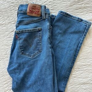 Levi’s Ribcage Straight Ankle Jeans (Medium Wash)